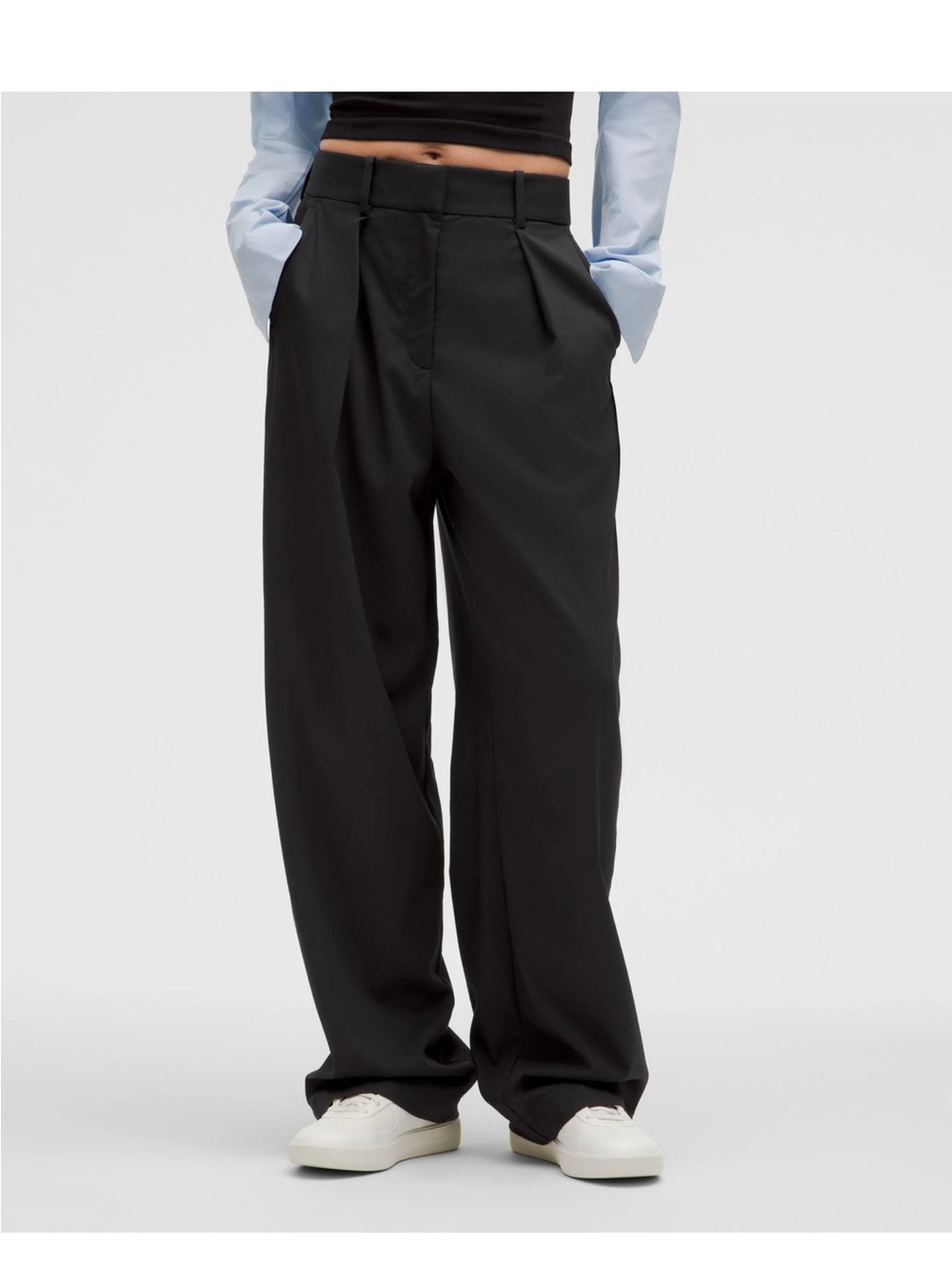 High-Rise Wide-Leg Pleated Pants – Black size 6 women’s